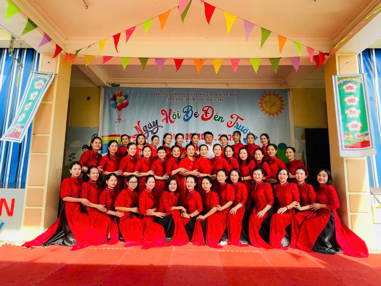 ẢNH TẬP THỂ CBGV,NV TRƯỜNG MN DIỄN MỸ 2024