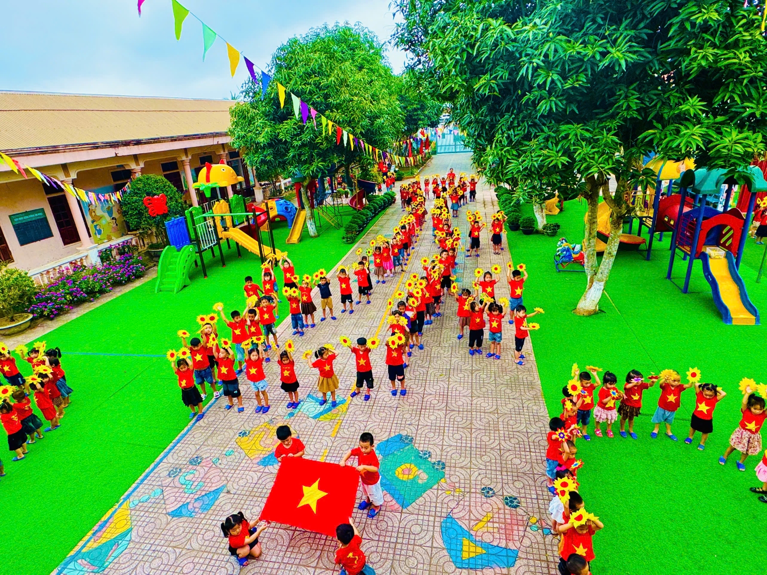 HOẠT ĐỘNG CHÀO MỪNG 50 NĂM GIẢI PHÓNG MIỀN NAM THỐNG NHẤT ĐẤT NƯỚC